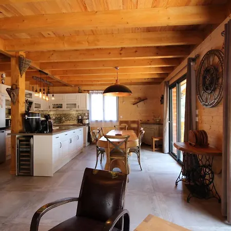 Le Mont-dore: Splendide 5 Avec Terrasse, Garage Double, Et Wifi - Fr-1-608-188 Chalet *