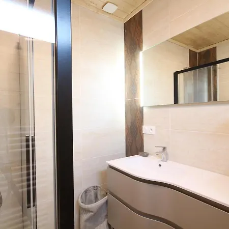 Le Mont-dore: Splendide 5 Avec Terrasse, Garage Double, Et Wifi - Fr-1-608-188